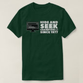 Hide and Seek Champion seit 1977 Programmierer T-Shirt (Design vorne)