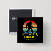 Hide and Seek Experte Bigfoot Funny Button (Vorne & Hinten)