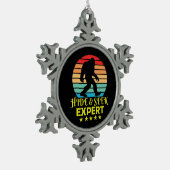 Hide and Seek Experte Bigfoot Funny Schneeflocken Zinn-Ornament (Links)