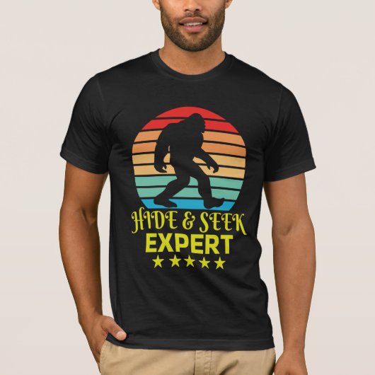 Hide and Seek Experte Bigfoot Funny T-Shirt (Vorderseite)