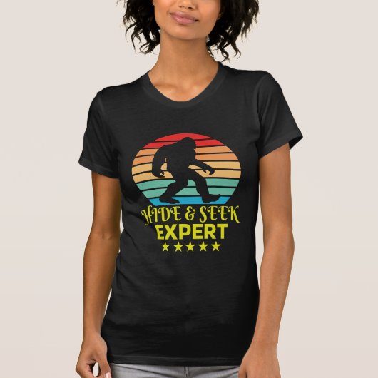 Hide and Seek Experte Bigfoot Funny T-Shirt (Vorderseite)