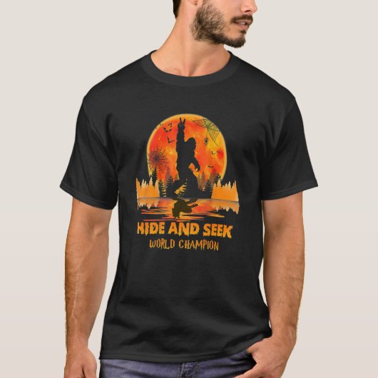 Hide and Seek World Champion Funny Big Foot Hallow T-Shirt (Vorderseite)