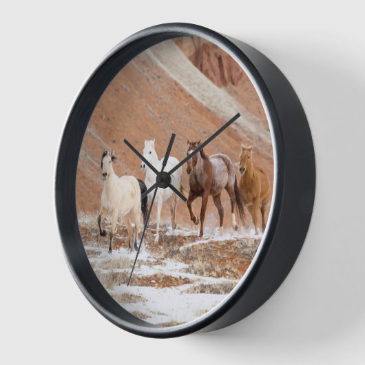 Hideout Ranch mit kleinem Pferdebestand im Schnee Uhr (Winkel)