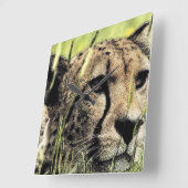 "Hiding Cheetah" Quadratische Wanduhr (Winkel)