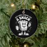 Hier draußen sieht man wie ein Snack Weihnachtsbau Keramik Ornament<br><div class="desc">Hier draußen sieht man wie ein Snack Weihnachtsbaumkuchen</div>