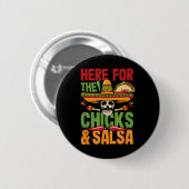 Hier für Chicks Salsa Cinco de Mayo Kostüm Button (Vorne & Hinten)