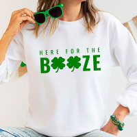 Hier für das Booze St. Patrick's Day Sweatshirt