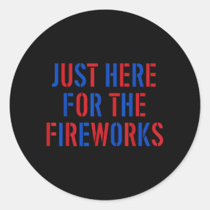 Hier für das Feuerwerk 4. Juli USA Lustig Runder Aufkleber