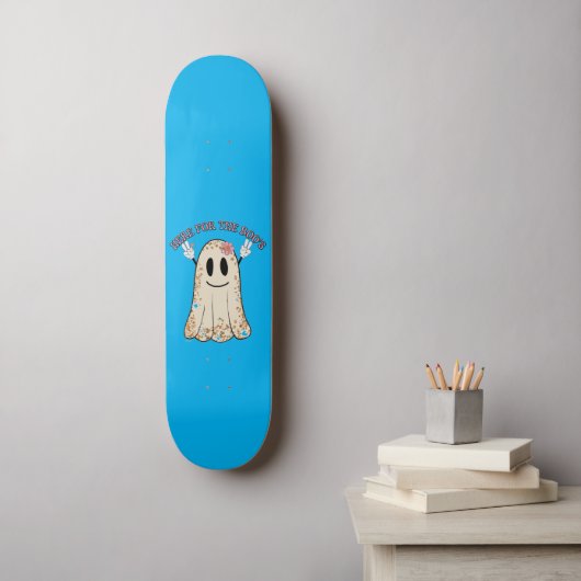 HIER FÜR DEN lustigen, spukhaften Halloween-Geist Skateboard (Wandkunst)