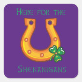 Hier für die Shenanigans Quadratischer Aufkleber (Vorderseite)