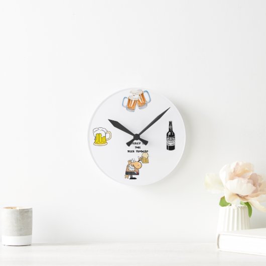 "Hier ist das Bier!" Runde Wanduhr (Zuhause)