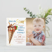 Hier ist das Scoop Ice Cream Birthday Party Foto Einladung (Stehend Vorderseite)