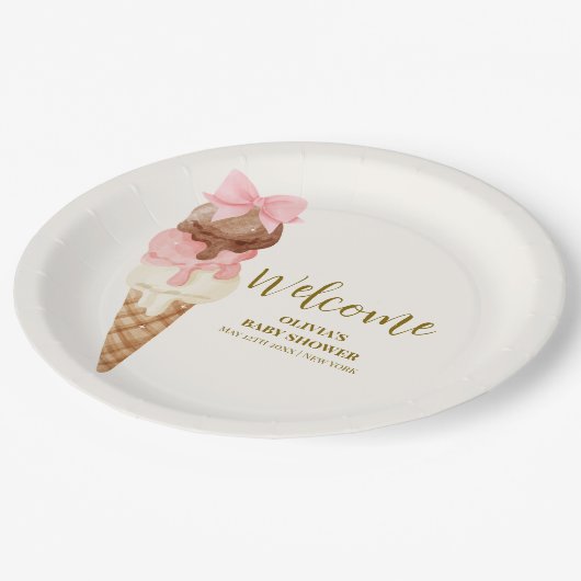 Hier ist die Scoop Bow Ice Cream Baby Dusche Willk Pappteller (Schrägansicht)