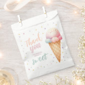 Hier ist die Scoop Ice Cream Birthday Party Geschenktütchen (Ausgeschnitten)