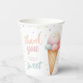 Hier ist die Scoop Ice Cream Birthday Party Pappbecher (Vorderseite)