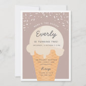 Hier ist die Scoop Ice Cream Cone Kid Birthday Par Einladung (Vorderseite)