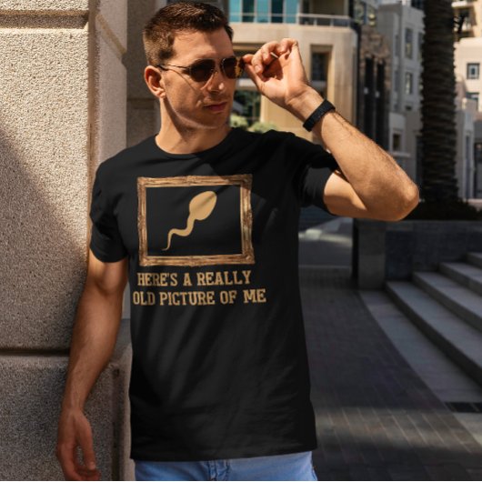 Hier ist ein wirklich altes Bild von mir T-Shirt