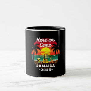 Hier kommen wir Jamaica 2025 Girls Trip Family Som Zweifarbige Tasse