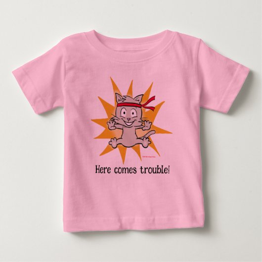 "Hier kommt Ärger!" - niedliches Kätzchen-Top Baby T-shirt (Vorderseite)