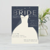 Hier kommt BRIDE Silver & Blue Chic Brautparty Einladung (Stehend Vorderseite)