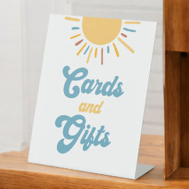 Hier kommt das Son Cards and Gifts Sign Sockelschild