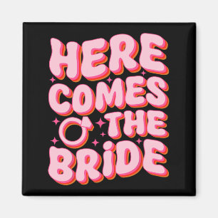 Hier kommt der Bride Groovy Junggeselinnen-Abschie Magnet