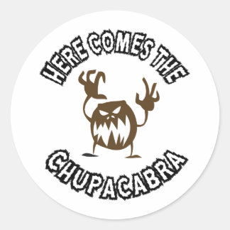 Hier kommt der Chupacabra Runder Aufkleber