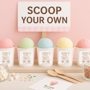 Hier kommt der Scoop!   Rosa Eiswagen  Quadratischer Aufkleber