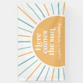 Hier kommt der Sun Sunshine Geburtstag Banner (Vertikal)