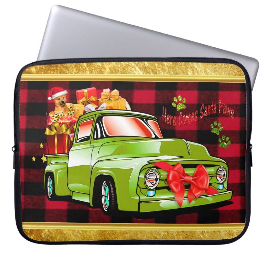 Hier kommt der Weihnachtsbaumwagen von Weihnachtsf Laptopschutzhülle (Vorderseite)