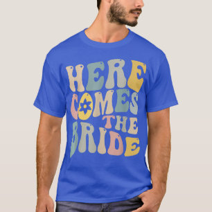 Hier kommt die Blume Gi des Brautringers T-Shirt
