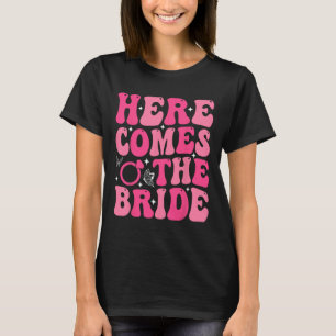 Hier kommt die Braut Brautparty Hochzeit Junggesel T-Shirt