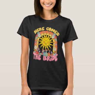 Hier kommt die Braut Groovy Retro 70er Junggeselli T-Shirt