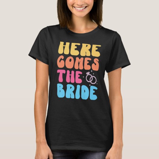 Hier kommt die Bride Retro Groovy Bachelorette Par T-Shirt (Vorderseite)