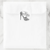 Hier kommt die Girls_SHOE.ai Runder Aufkleber (Tasche)