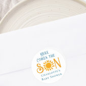 Hier kommt die Son Baby Dusche Runder Aufkleber