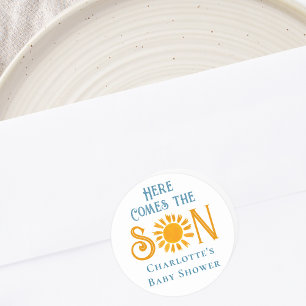 Hier kommt die Son Baby Dusche Runder Aufkleber