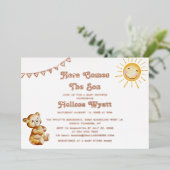 Hier kommt die Son Bear Boy Baby Shower Rose Gold Folieneinladung (Stehend vorne)