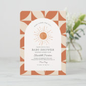 Hier kommt die Sonne Burnt Orange Sun Baby Dusche Einladung (Stehend Vorderseite)