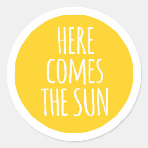 Hier kommt die Sonne, Wortkunst, T - Shirt Design Runder Aufkleber