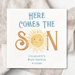 Hier kommt die Sonnenschein-Babydusche Serviette<br><div class="desc">Diese Babyduschpapierservietten sind mit dem Text "Here Comes The Son" in blauer Retro-Typografie mit einer niedlich gelben Wasserfarbensonne versehen. Einfach anpassbar. Weil wir unsere Kunstwerke erstellen,  werden Sie dieses exakte Bild von anderen Designern nicht finden. Original Wasserfarbe © Michele Davies.</div>