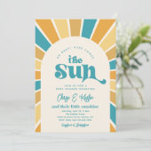 Hier kommt die Sun Co-Ed Baby Dusche Einladung (Stehend Vorderseite)