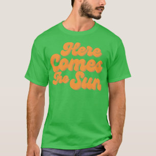 Hier kommt die Sun Fun Summer Beach Sand Surf Desi T-Shirt