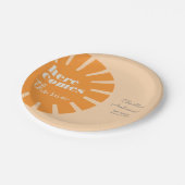 Hier kommt die Sun Retro Baby Dusche Pappteller (Schrägansicht)