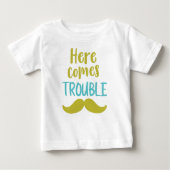 Hier kommt Trouble, Mustache, Mustache Baby T-shirt (Vorderseite)