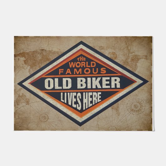 Hier lebt der weltberühmte Alte Biker Fußmatte (Vorderseite)