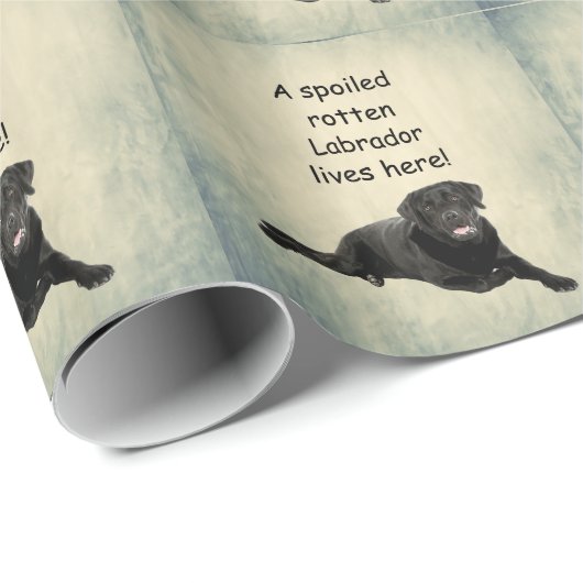 Hier lebt ein verwöhntes Rottenlabor Geschenkpapier (Rolleneckpunkt)