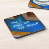 Hier muss NEON Sign Funny sein Getränkeuntersetzer (Linke Seite)