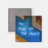 Hier muss NEON Sign Funny sein Magnet (Vorderseite/Rückseite)