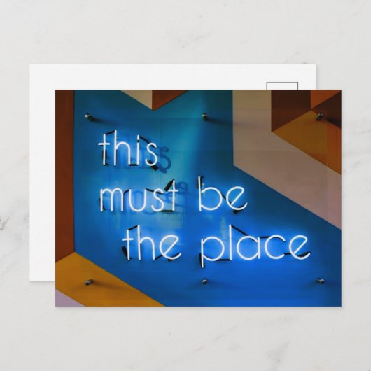 Hier muss NEON Sign Funny sein Postkarte (Vorne/Hinten)